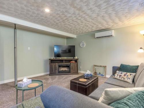 1348 Spring Garden Road, Kingston, NS - Indoor Photo Showing Living Room