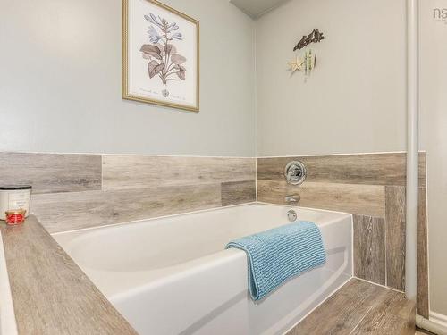 1348 Spring Garden Road, Kingston, NS - Indoor Photo Showing Bathroom
