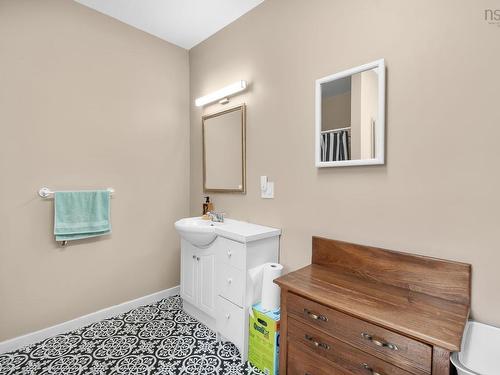 301 Town Road, Falmouth, NS - Indoor Photo Showing Bathroom