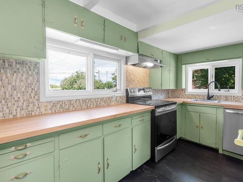 301 Town Road, Falmouth, NS - Indoor Photo Showing Kitchen