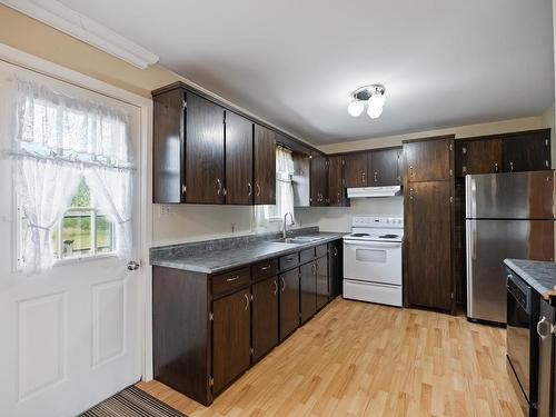 3179 Five Houses Road, Fort Augustus, PE - Indoor Photo Showing Kitchen With Double Sink