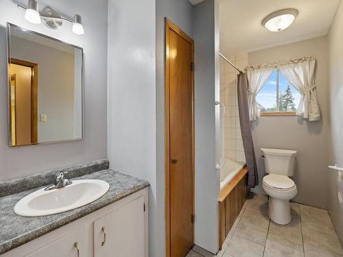 3179 Five Houses Road, Fort Augustus, PE - Indoor Photo Showing Bathroom
