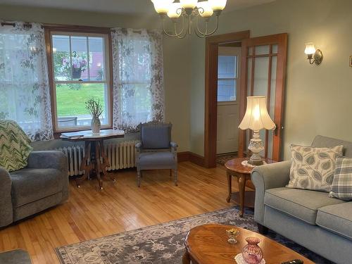 11 Belle Avenue, Souris, PE - Indoor Photo Showing Living Room