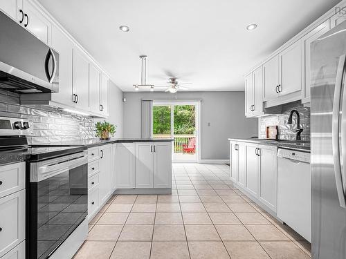 48 Gorsebud Close, Halifax, NS - Indoor Photo Showing Kitchen With Upgraded Kitchen