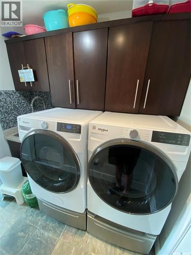 1 Partridge Court, Yorkton, SK - Indoor Photo Showing Laundry Room