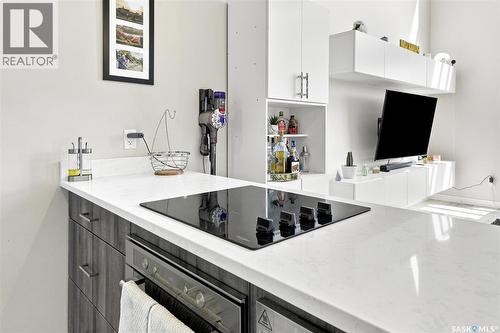 332 Mcfaull Crescent, Saskatoon, SK - Indoor Photo Showing Kitchen