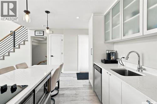 332 Mcfaull Crescent, Saskatoon, SK - Indoor Photo Showing Kitchen With Upgraded Kitchen