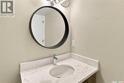 332 Mcfaull Crescent, Saskatoon, SK - Indoor Photo Showing Bathroom