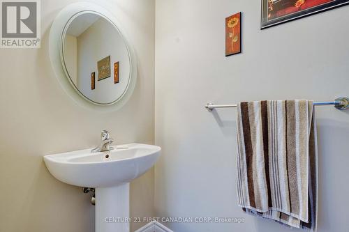 3191 Singleton Avenue, London South (South W), ON - Indoor Photo Showing Bathroom
