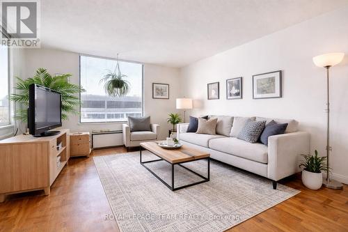 1004 - 40 Arthur Street E, Ottawa, ON - Indoor Photo Showing Living Room