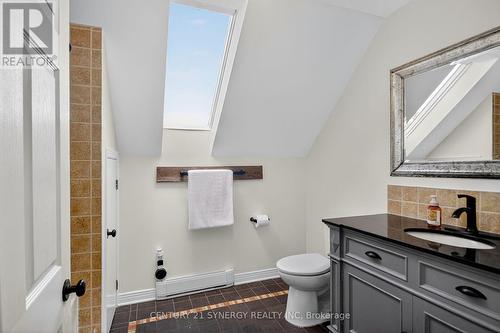 103 Queen Charlotte Street, Ottawa, ON - Indoor Photo Showing Bathroom