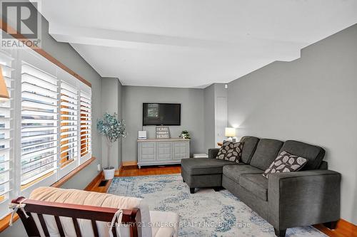103 Queen Charlotte Street, Ottawa, ON - Indoor Photo Showing Living Room