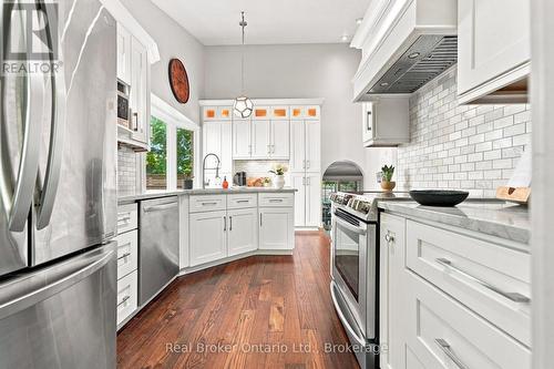 2086 Cavendish Drive, Burlington (Brant Hills), ON - Indoor Photo Showing Kitchen With Upgraded Kitchen