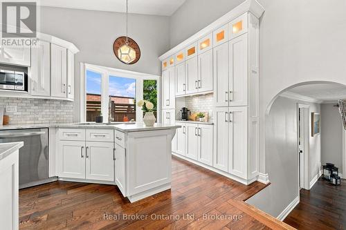 2086 Cavendish Drive, Burlington (Brant Hills), ON - Indoor Photo Showing Kitchen With Upgraded Kitchen