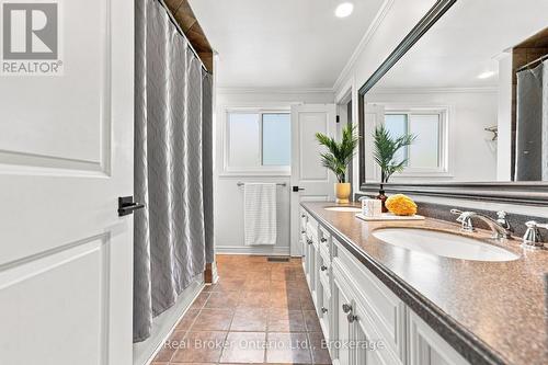 2086 Cavendish Drive, Burlington (Brant Hills), ON - Indoor Photo Showing Bathroom