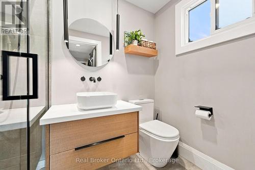 2086 Cavendish Drive, Burlington (Brant Hills), ON - Indoor Photo Showing Bathroom