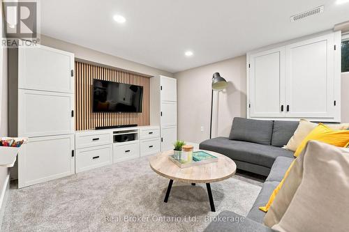 2086 Cavendish Drive, Burlington (Brant Hills), ON - Indoor Photo Showing Living Room