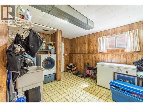 1579 Napier Place, Kamloops, BC - Indoor Photo Showing Laundry Room
