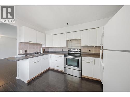 9311 103 Avenue, Fort St. John, BC - Indoor Photo Showing Kitchen