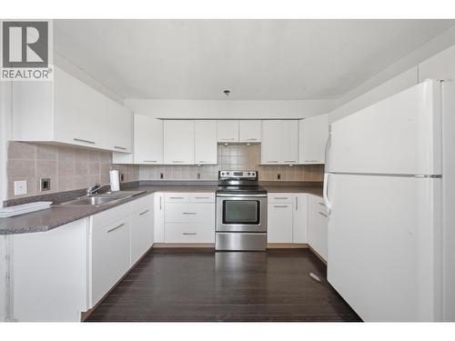 9311 103 Avenue, Fort St. John, BC - Indoor Photo Showing Kitchen With Double Sink