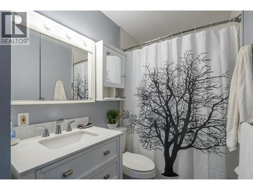 2099 Macdonald Avenue, Prince George, BC - Indoor Photo Showing Bathroom