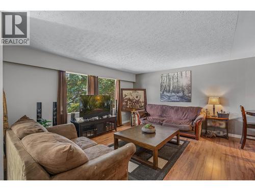 2099 Macdonald Avenue, Prince George, BC - Indoor Photo Showing Living Room