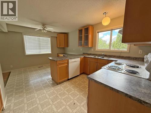 970 Western Avenue, Williams Lake, BC - Indoor Photo Showing Kitchen With Double Sink
