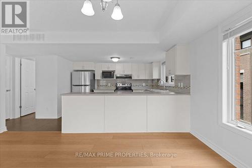 B - 279 Titanium Private, Ottawa, ON - Indoor Photo Showing Kitchen