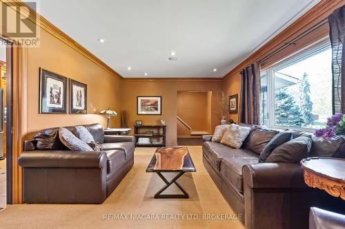 28 Thorncrest Road, Port Colborne (Main Street), ON - Indoor Photo Showing Living Room