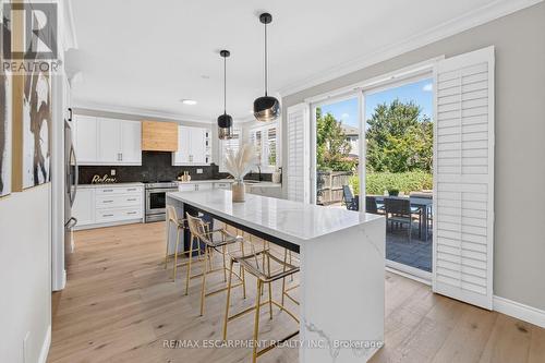 1533 Morse Place, Milton, ON - Indoor Photo Showing Kitchen With Upgraded Kitchen