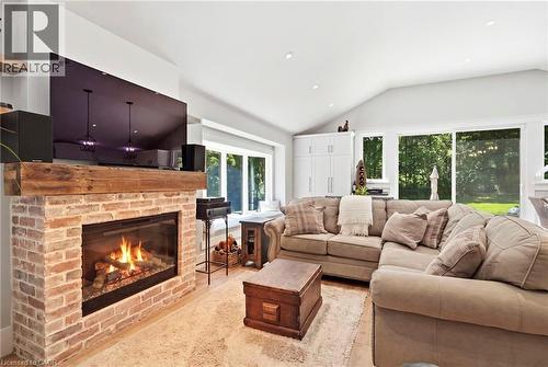 1095 Governors Road, Dundas, ON - Indoor Photo Showing Living Room With Fireplace