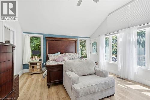 1095 Governors Road, Dundas, ON - Indoor Photo Showing Bedroom