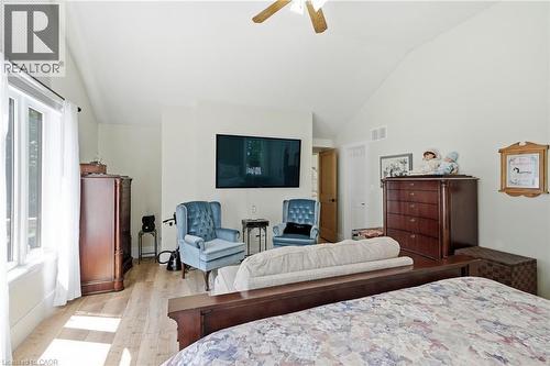 1095 Governors Road, Dundas, ON - Indoor Photo Showing Bedroom