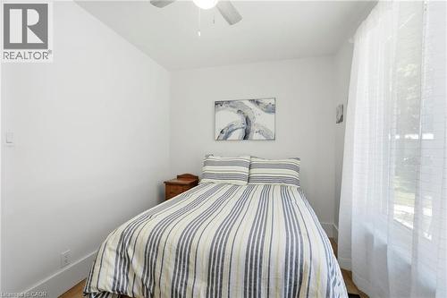 1095 Governors Road, Dundas, ON - Indoor Photo Showing Bedroom