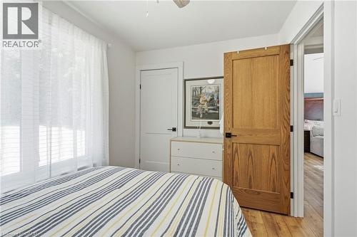 1095 Governors Road, Dundas, ON - Indoor Photo Showing Bedroom