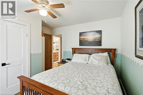 1095 Governors Road, Dundas, ON - Indoor Photo Showing Bedroom