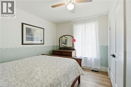 1095 Governors Road, Dundas, ON - Indoor Photo Showing Bedroom