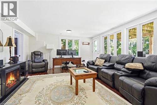 1095 Governors Road, Dundas, ON - Indoor Photo Showing Living Room With Fireplace