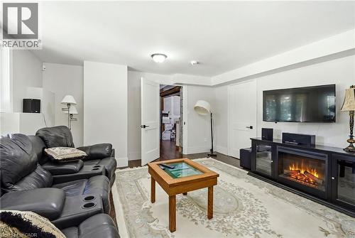1095 Governors Road, Dundas, ON - Indoor Photo Showing Living Room With Fireplace