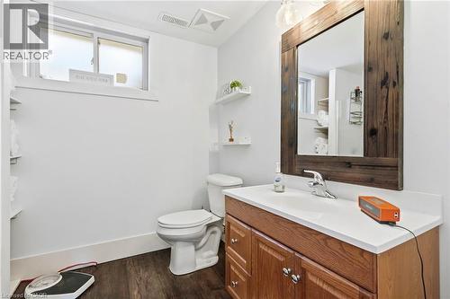 1095 Governors Road, Dundas, ON - Indoor Photo Showing Bathroom