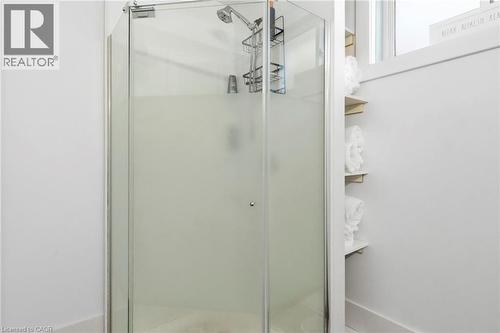 1095 Governors Road, Dundas, ON - Indoor Photo Showing Bathroom
