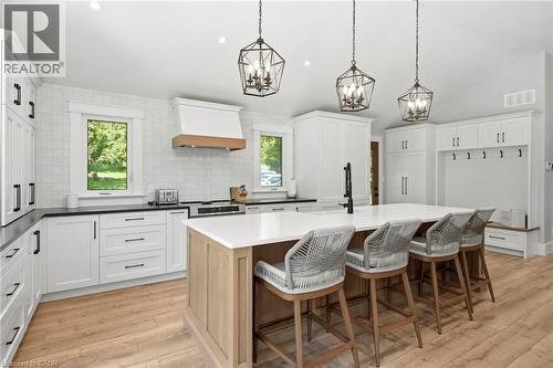 1095 Governors Road, Dundas, ON - Indoor