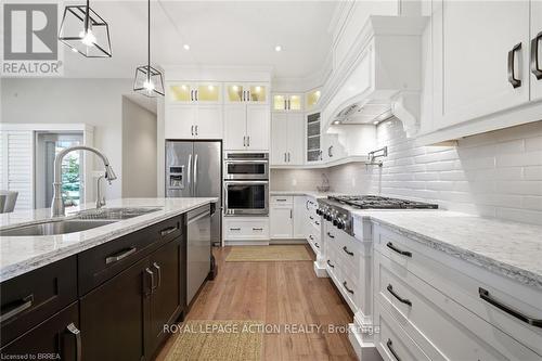 14 Ellington Place, Brantford, ON - Indoor Photo Showing Kitchen With Double Sink With Upgraded Kitchen