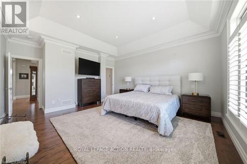 14 Ellington Place, Brantford, ON - Indoor Photo Showing Bedroom