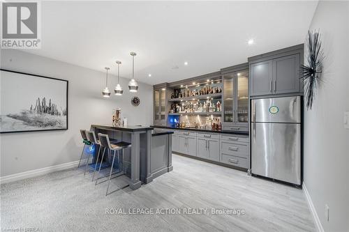 14 Ellington Place, Brantford, ON - Indoor Photo Showing Kitchen With Upgraded Kitchen