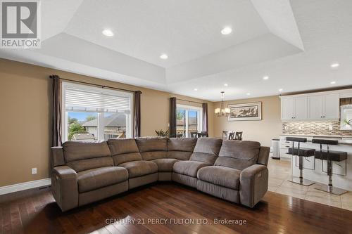 28 Freedom Crescent, Quinte West, ON - Indoor Photo Showing Living Room