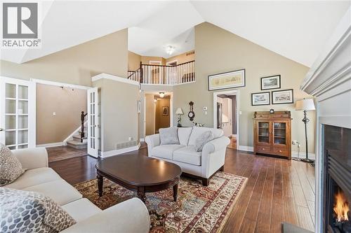 1150 Skyview Drive Unit# 47, Burlington, ON - Indoor Photo Showing Living Room With Fireplace