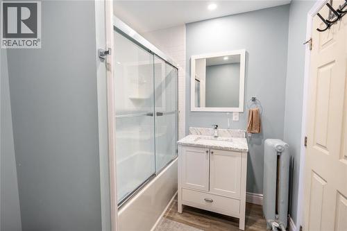 166 John Street, Sarnia, ON - Indoor Photo Showing Bathroom