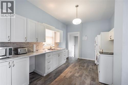166 John Street, Sarnia, ON - Indoor Photo Showing Kitchen