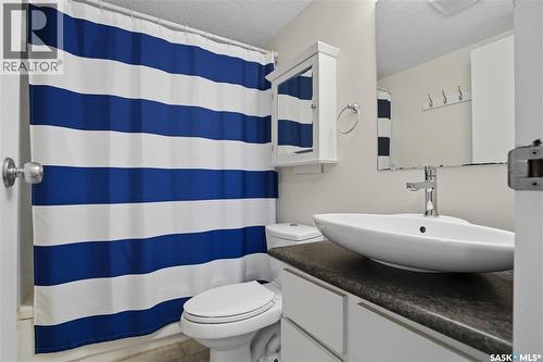 5 116 Acadia Court, Saskatoon, SK - Indoor Photo Showing Bathroom